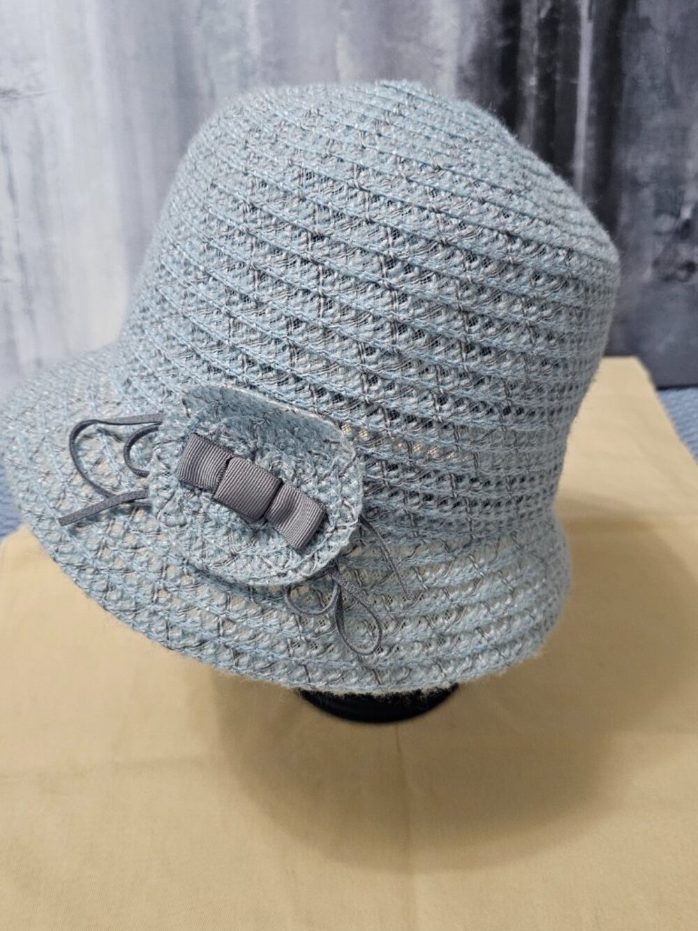 NEW August Accessories Blue Textured Knit Cloche Hat with Ribbon Detail One Size - Picture 2 of 4